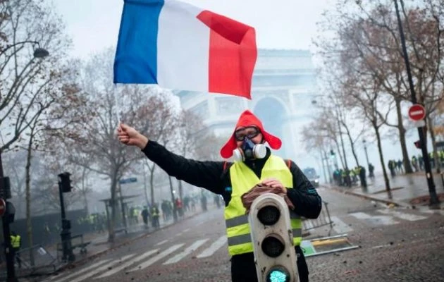 «Κίτρινα γιλέκα»: Ποιοι είναι ο εφιάλτης του Μακρόν